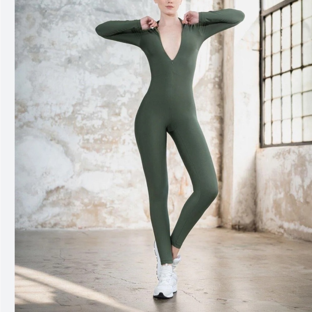 FCT YOGA JUMPSUIT BODYSUIT CAT SUIT OLIVE GREEN RIBBED KNIT SIZE LARGE NWT